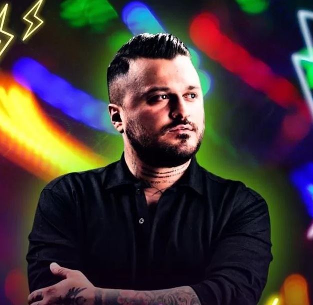 Dj Efe Pekşahin
