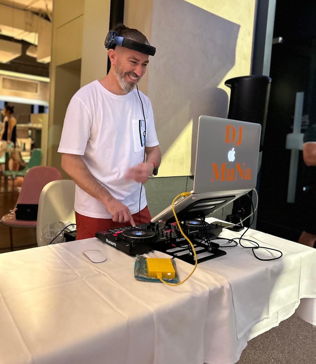 Dj Muna Viyana - Mustafa Altinmis